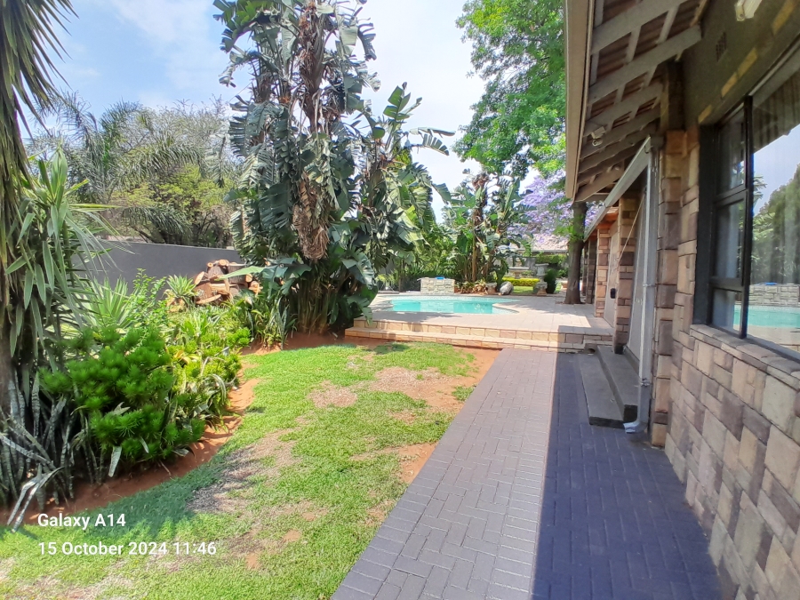 6 Bedroom Property for Sale in Protea Park North West